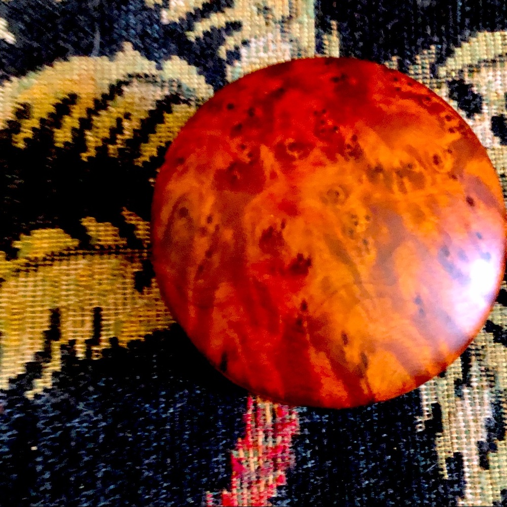 🐾👀🪵Wooden charm or pill 💊 container beautiful wood pattern fitted lid‼️